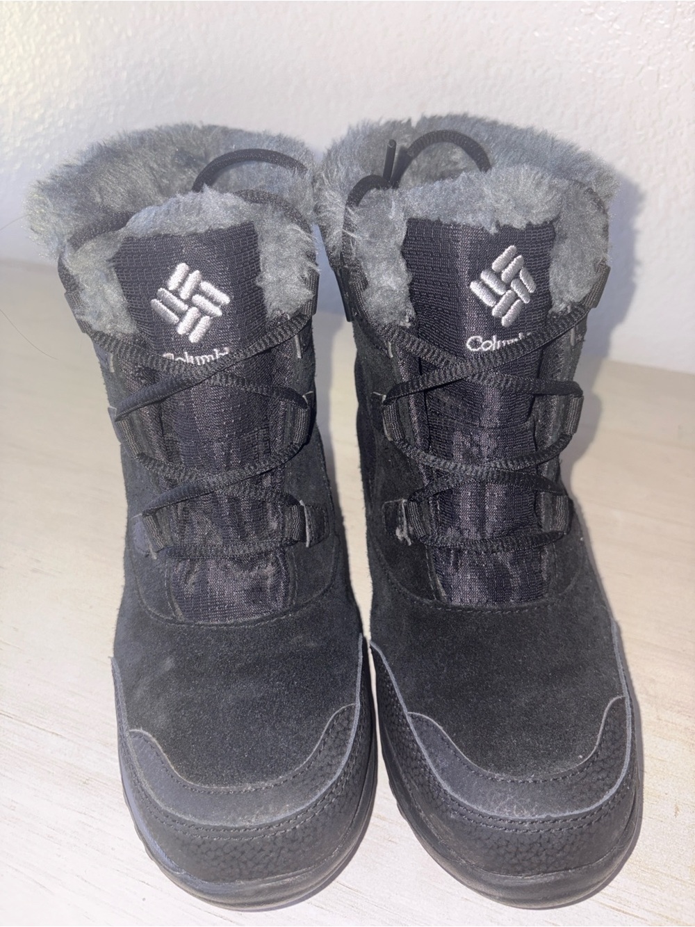 Columbia Black Women's Insulated Winter Boots with Gray Fur Collar